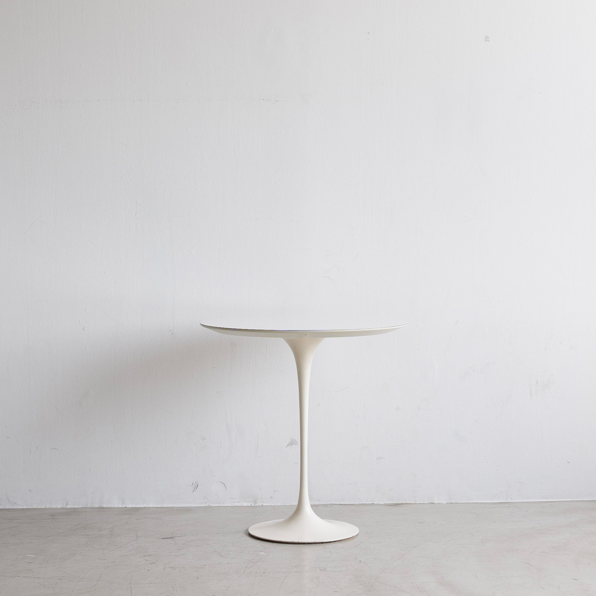Knoll by Eero Saarinen Tulip Side Table
