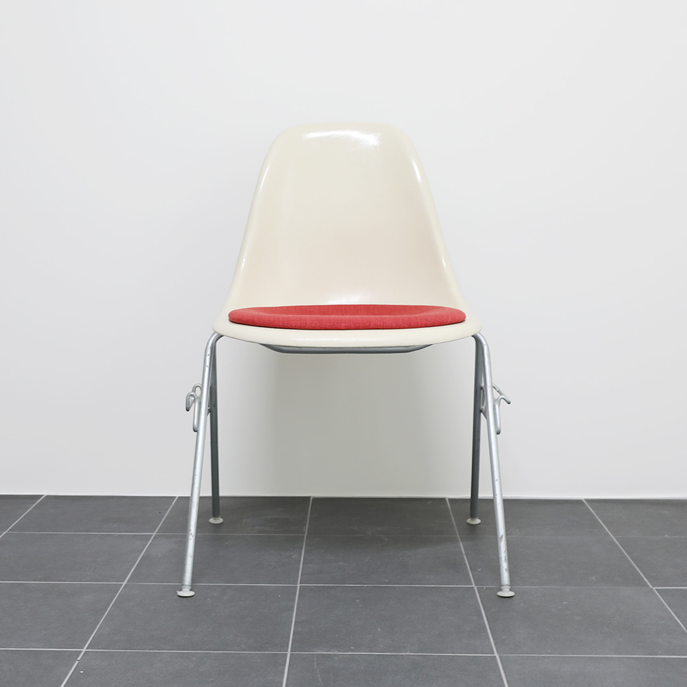 Herman Miller Charles &amp; Ray Eames Fiberglass DSS Shell Chair - 1