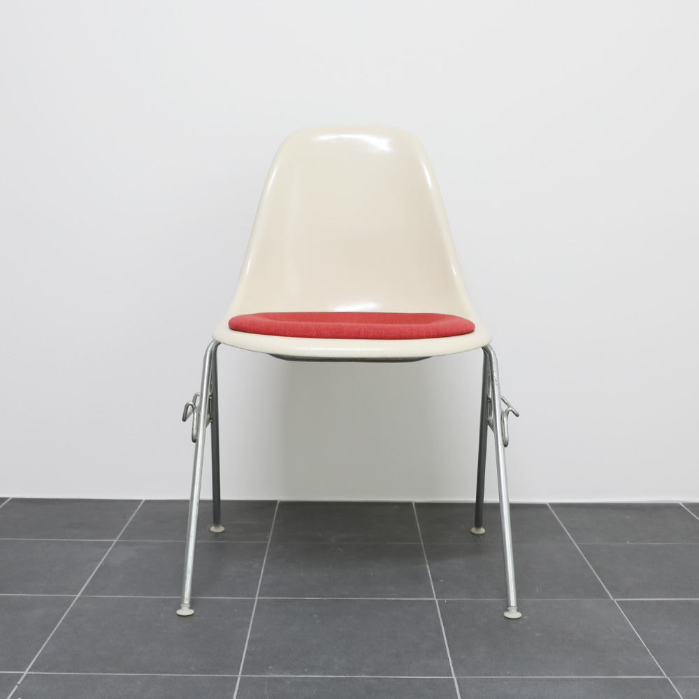 Herman Miller Charles &amp; Ray Eames Fiberglass DSS Shell Chair - 2