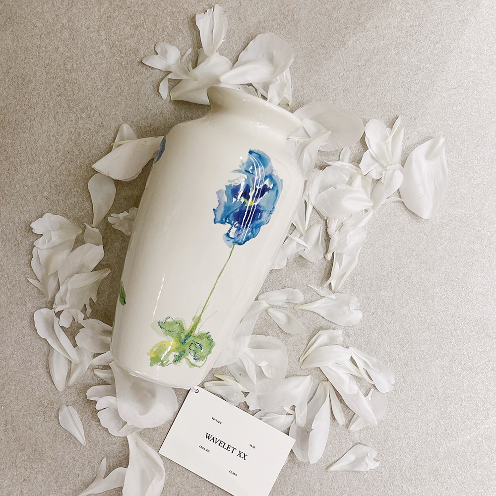 Tiffany &amp; Co. &#039;Tiffany Blossom&#039; Porcelain Vase - [Dead stock]