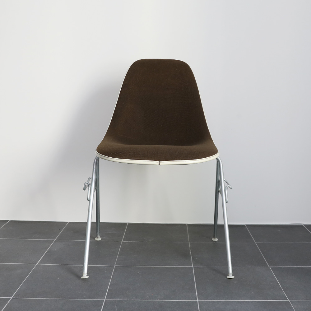 Charles &amp; Ray Eames Herman Miller Upholstered Textile Fiberglass DSS Shell Chair - 3