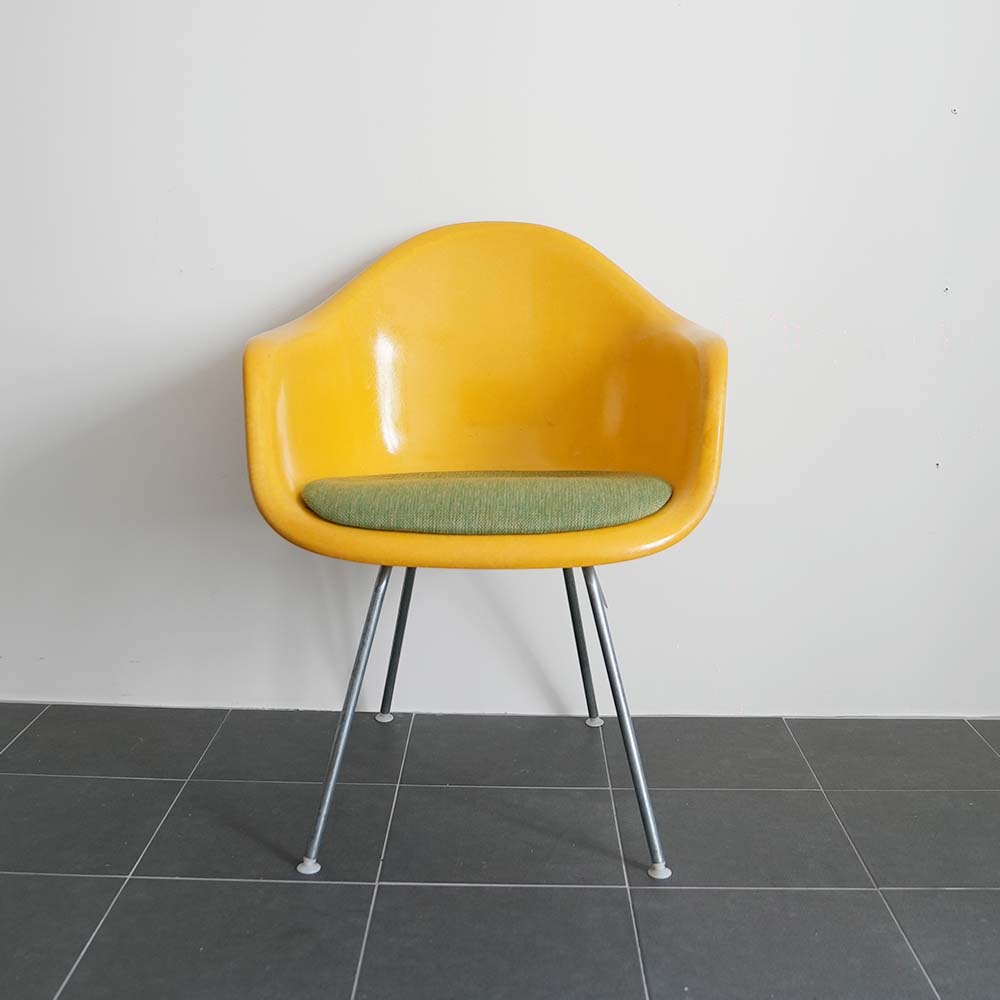 [Sale] Vitra Herman Miller Charles &amp; Ray Eames Fiberglass DAX Chair (MTO)